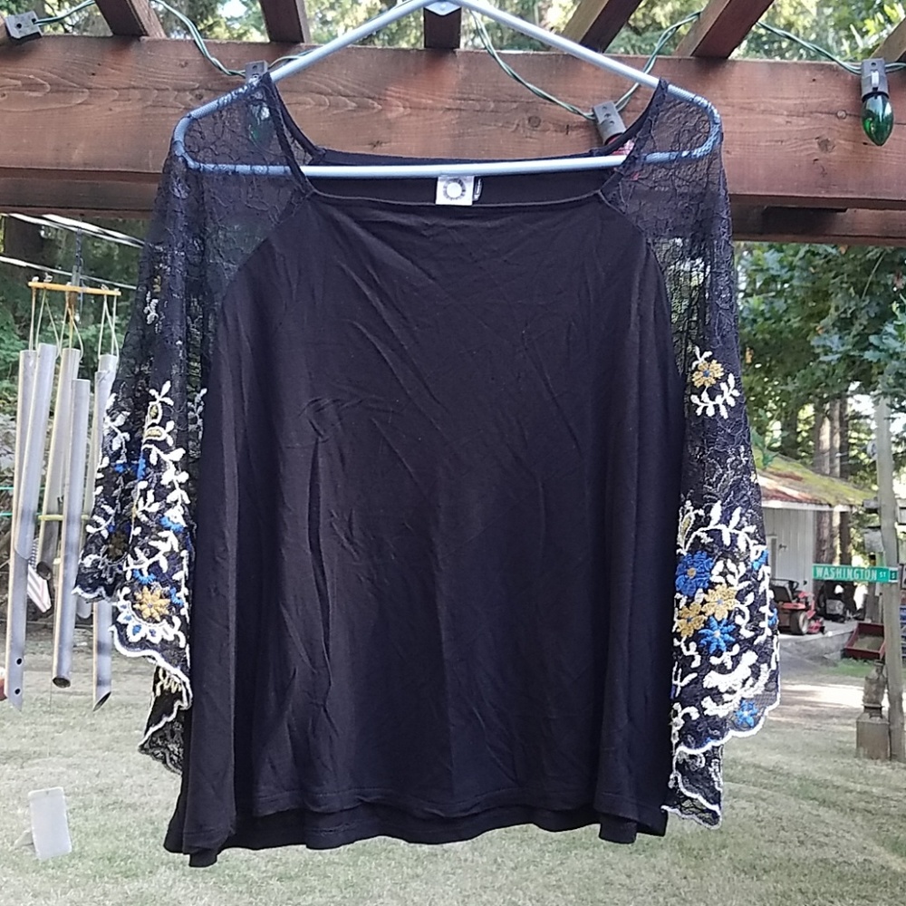 Akemi + Kin Black Top W/ Lace & Beautiful Floral Thread Design Detail - XS